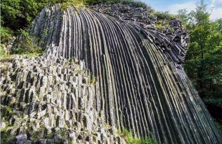 صخره - پایگاه اطلاع رسانی آژنگ