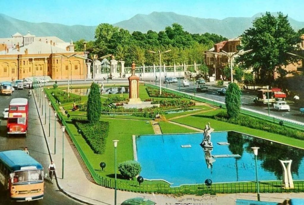 میدان بهارستان از قدیمی ترین میادین تهران 1 بهارستان دهه 40 - پایگاه اطلاع رسانی آژنگ