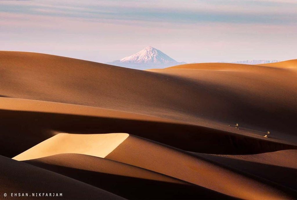 نمای کوه دماوند از کویر مرنجاب - پایگاه اطلاع رسانی آژنگ