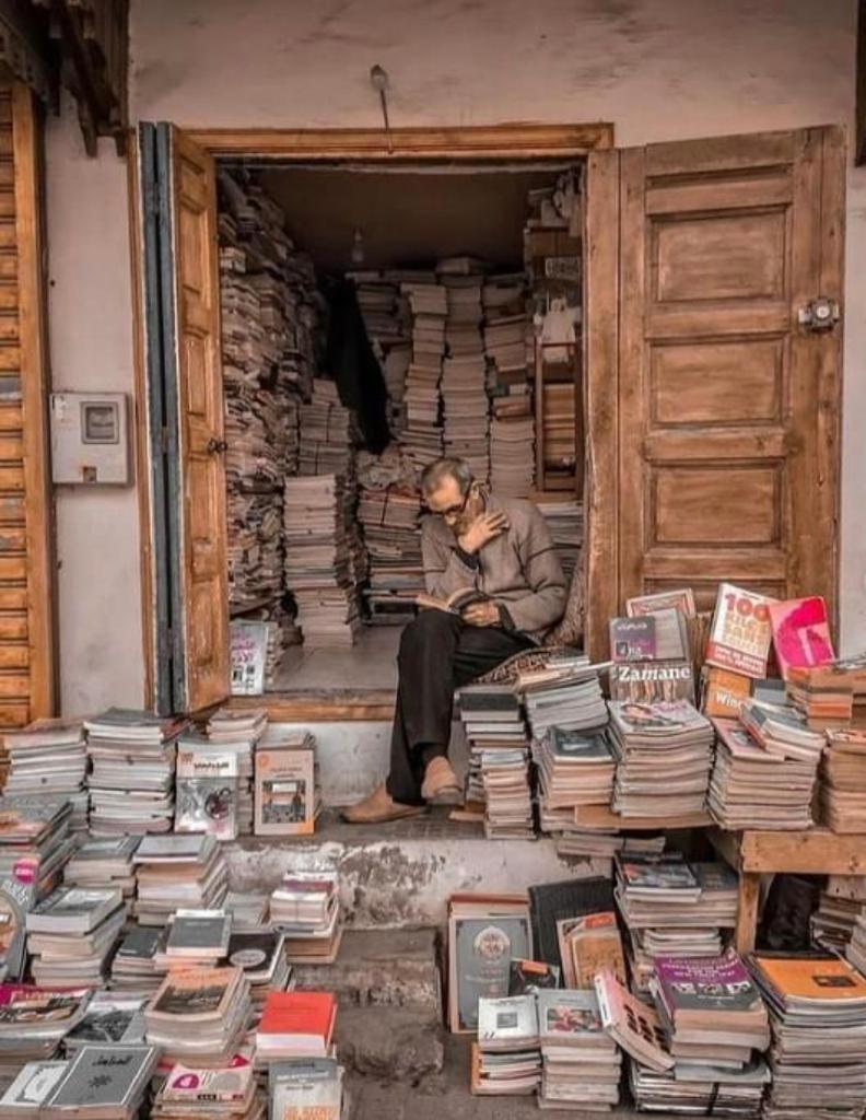 کتابفروشی عزیز در مراکش - پایگاه اطلاع رسانی آژنگ