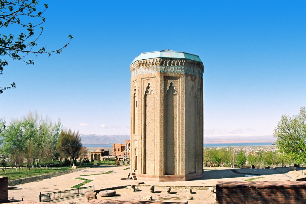 مقبره مومنه خاتون در جمهوری خودمختار نخجوان 2 اتابک۲ - پایگاه اطلاع رسانی آژنگ
