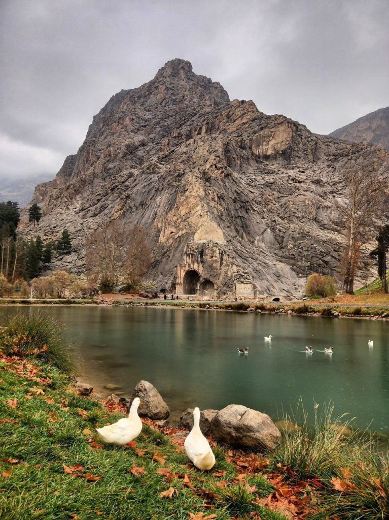 طاق بستان در آخرین روزهای پاییزی 2 طاق بستان1 - پایگاه اطلاع رسانی آژنگ