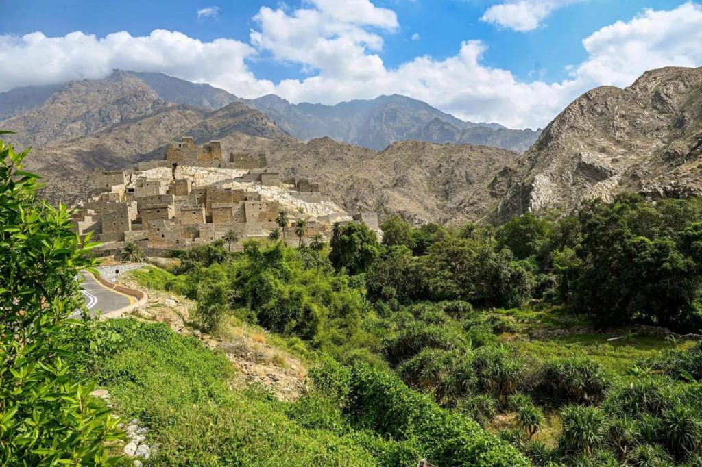 روستای ذی عین درعربستان تاریخی و سرسبز 1 روستای تاریخی ذی العین در استان باجه عربستان - پایگاه اطلاع رسانی آژنگ