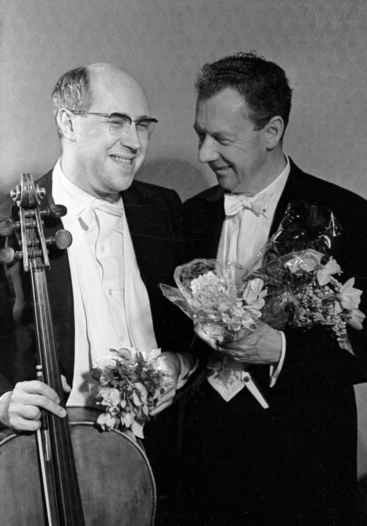 یکی از تحسینشدهترین نوازندگان ویولن سل قرن بیستم،درگذشت 1 rostropovich and benjamin britten after a concert - پایگاه اطلاع رسانی آژنگ