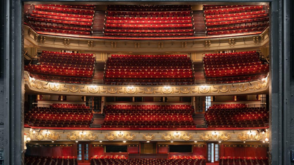 Theatre Royal Drury Lane auditorium stage view edited - پایگاه اطلاع رسانی آژنگ