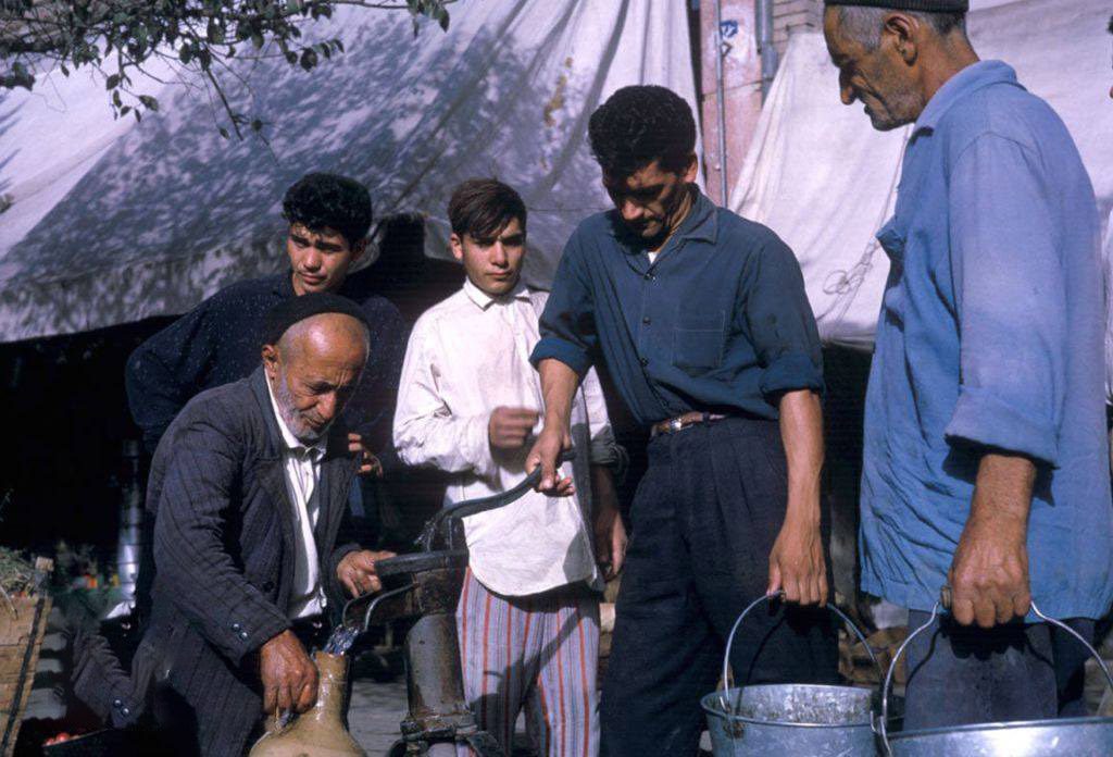 تاریخچه آب شهر تهران دهه ۴۰ خورشیدی 1 آب با تلمبه در حنوب تهران 1335 - پایگاه اطلاع رسانی آژنگ
