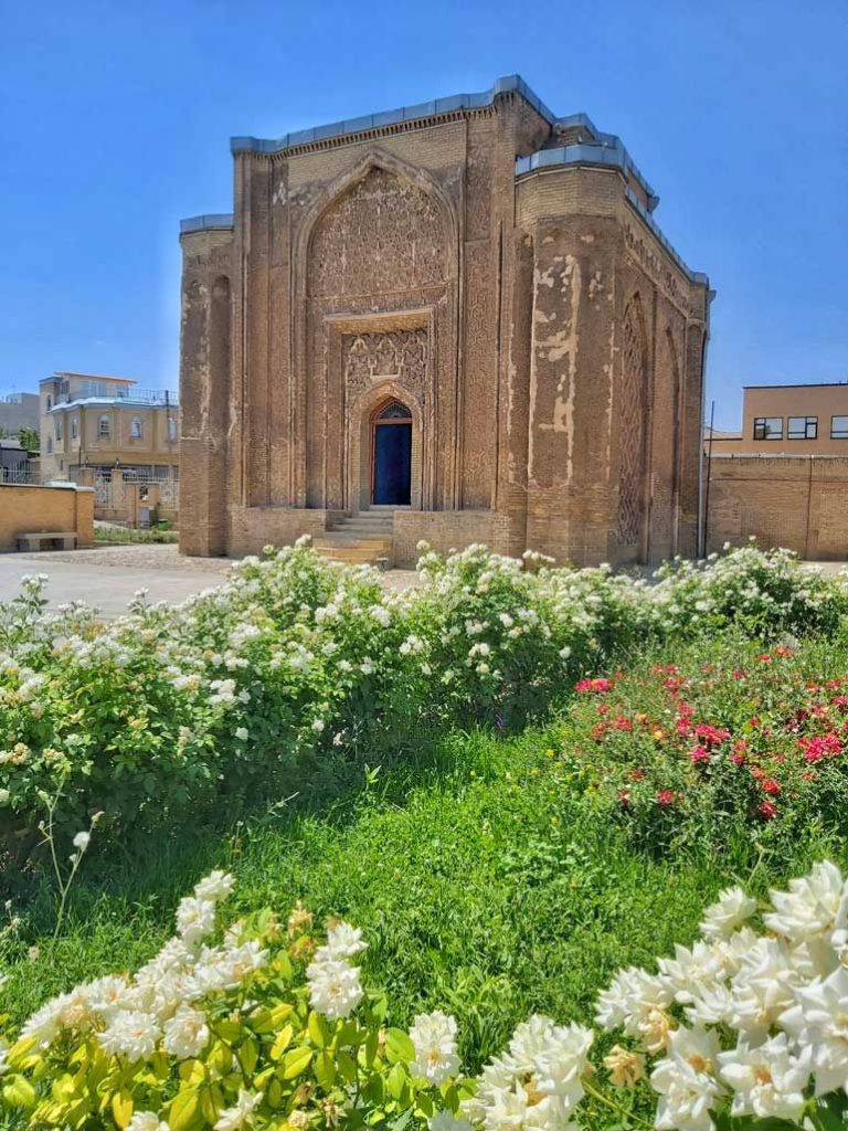 گنبد علویان همدان شاهکاری از معماری و گچ بری 1 گنبد علویان - پایگاه اطلاع رسانی آژنگ
