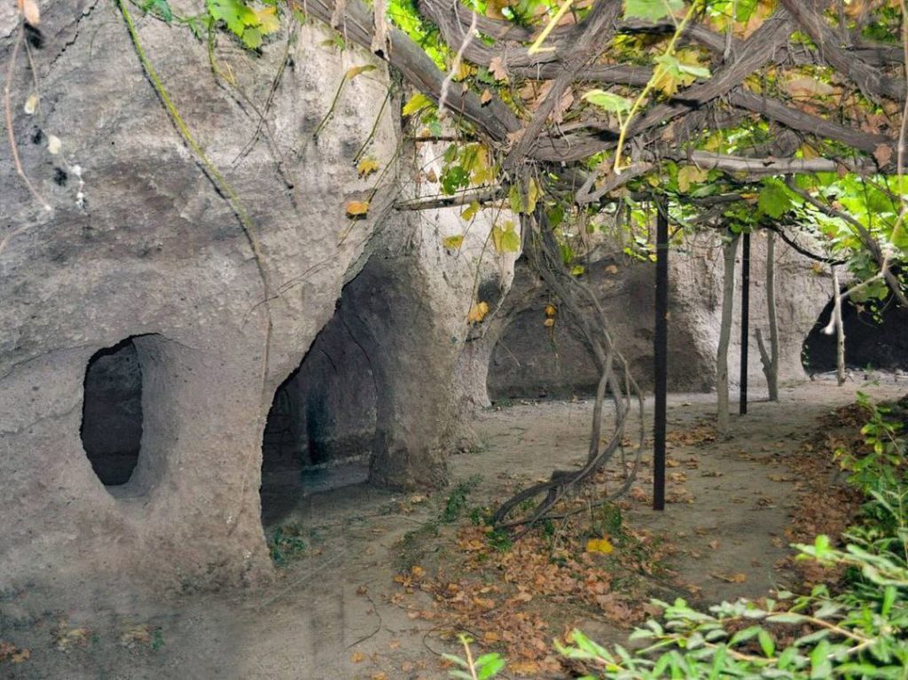 دهکده صخرهای روستای تمین در تفتان 3 دهکده صخره ای 2 - پایگاه اطلاع رسانی آژنگ