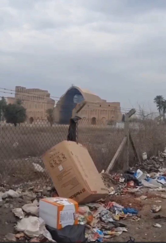 طاق کسری در محاصره زباله! 1 کسری ۲ - پایگاه اطلاع رسانی آژنگ