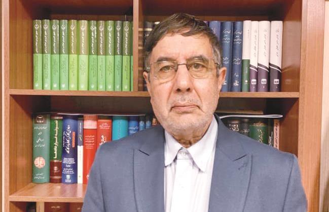 علی صالح آبادی در گفتگو با پایگاه خبری آژنگ نیوز تشریح کرد:روزنامه نگاری، عشق، انگیزه و خلاقیت نیاز دارد تا کارکرد روزنامه درجهت بهبود زندگی مردم باشد 1 صالح ابادی - پایگاه اطلاع رسانی آژنگ