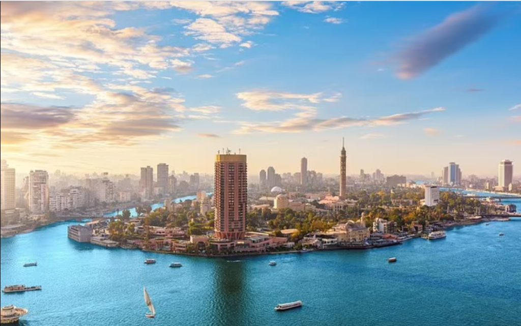 چرا گردشگران عاشق پایتختهای شگفتانگیز هستند؟ 2 گردشگران ۳ - پایگاه اطلاع رسانی آژنگ