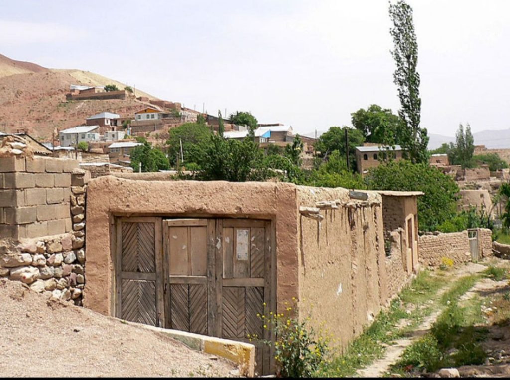 روستای چاشم با وضعیت جغرافیایی استثنایی 1 روستای چاشم سمنان - پایگاه اطلاع رسانی آژنگ