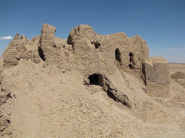 قلعه گلی اثر تاریخی اشکانی در نزدیکی شهر قم 1 قلعه گلی - پایگاه اطلاع رسانی آژنگ