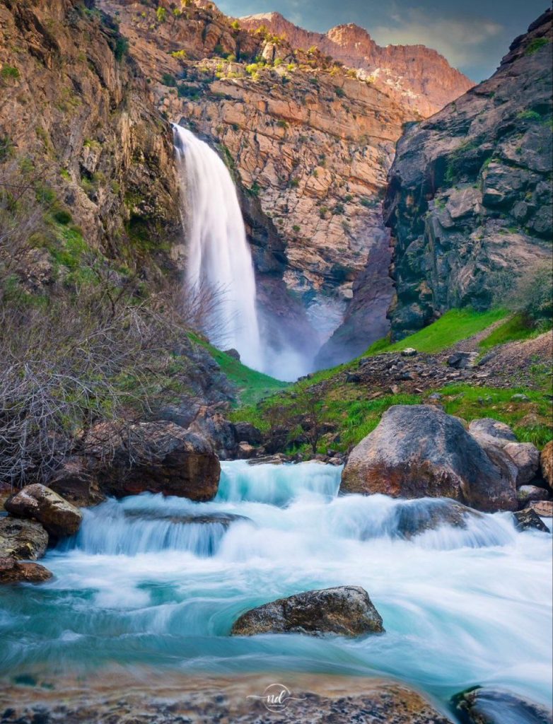 آبشار تنگزندان در قلب رشته کوههای زاگرس 1 آبشار تنگ زندان - پایگاه اطلاع رسانی آژنگ