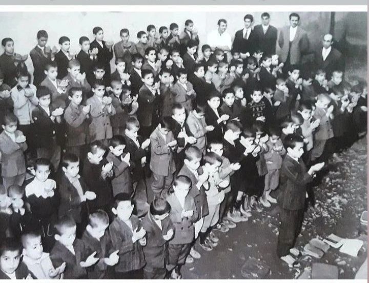 نماز در مدارس قدیم ایران 1 نماز لاهیجان ۱۳۳۹ - پایگاه اطلاع رسانی آژنگ