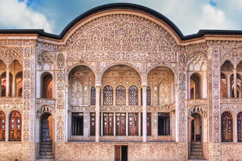 ایوان؛ ابتکار ایرانیان باستان در معماری 1 ایوان ابتکار - پایگاه اطلاع رسانی آژنگ
