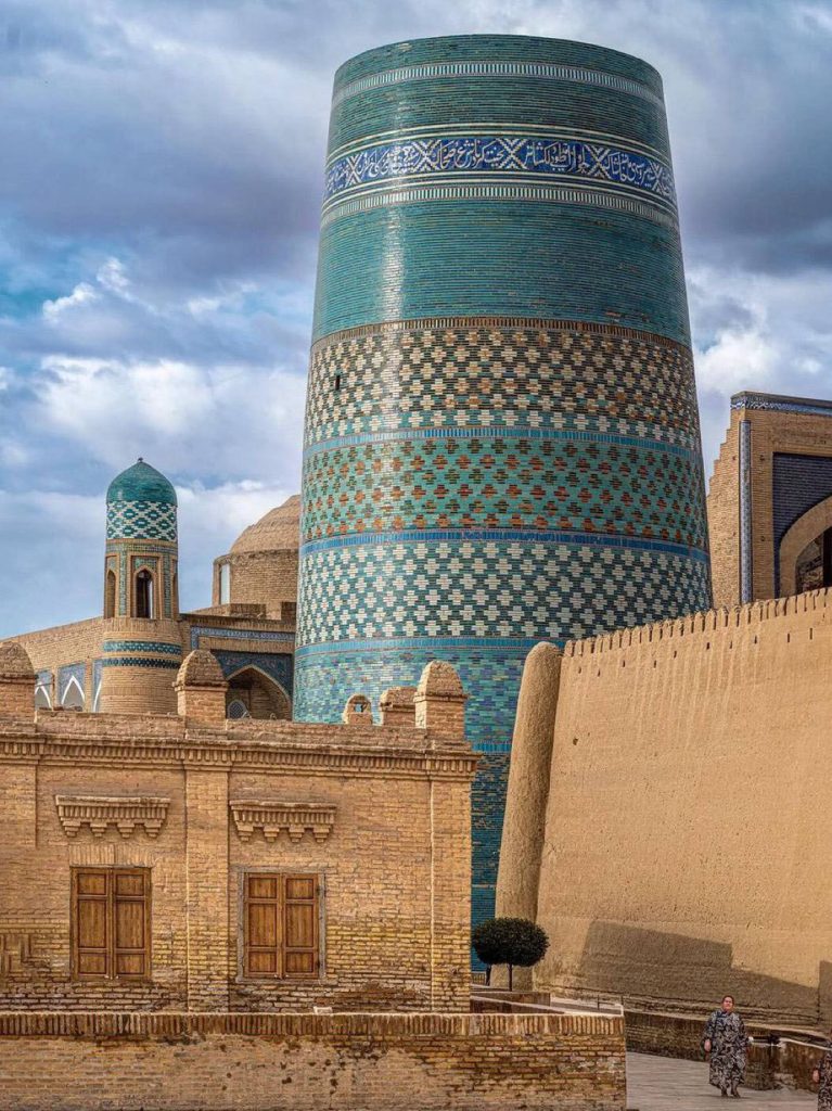 منارهی کالتا در شهر خوارزم مزین به اشعار فارسی 1 مناره کالتا 1 - پایگاه اطلاع رسانی آژنگ