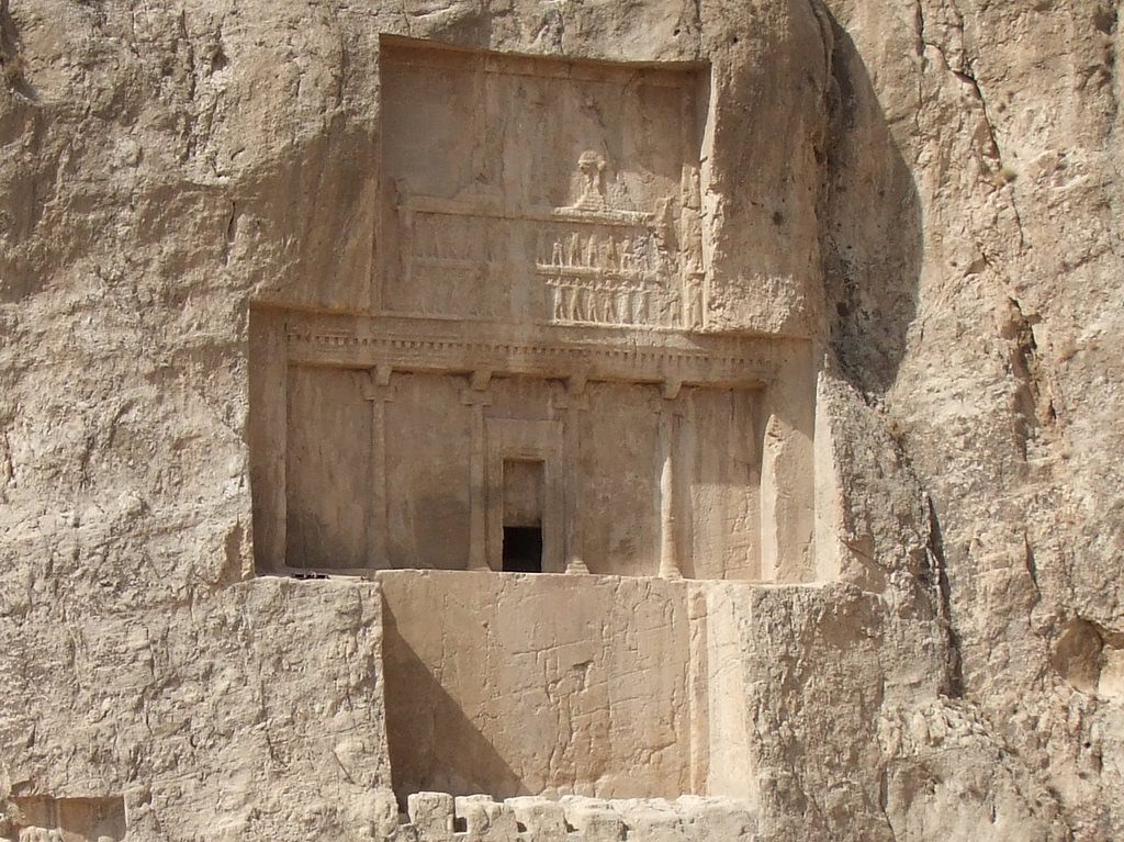 تصویر داخل مقبره داریوش هخامنشی 1 The tomb of Darius I - پایگاه اطلاع رسانی آژنگ