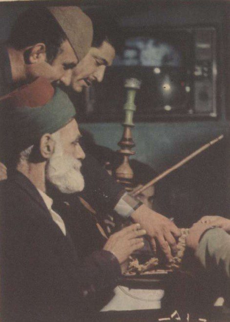 قهوه خانه يك پناهگاه اجتماعی دردهه ۴۰ و۵۰خورشیدی 1 قهوه نقالی - پایگاه اطلاع رسانی آژنگ