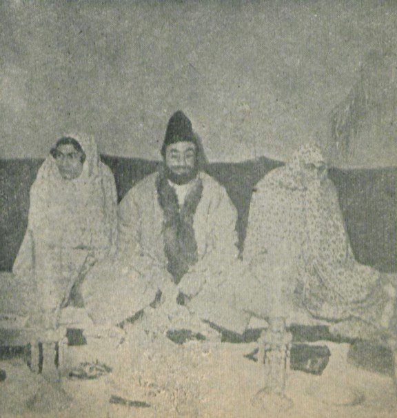 تصویری ازفیلم واریته بهاری که هیچ نسخه ای ازآن باقی نیست! 1 واریته بهار ژاله محتشم سمت چپ - پایگاه اطلاع رسانی آژنگ