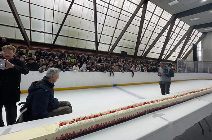 طولانیترین کیک توتفرنگی دنیا 3 کیک ۳ - پایگاه اطلاع رسانی آژنگ