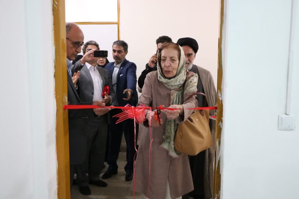 افتتاح دبیرستان دخترانۀ دکتر ژاله آموزگار در خوی 1 آموزگار - پایگاه اطلاع رسانی آژنگ