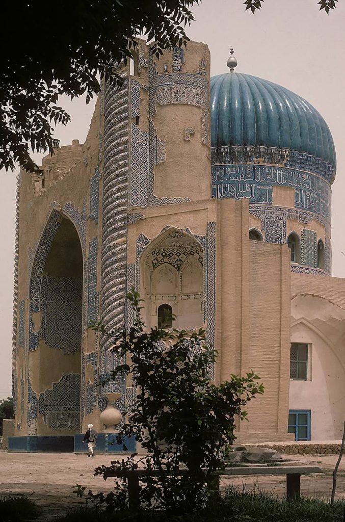مزار خواجه ابونصر پارسا واقع در مرکز شهر بلخ 1 مزار - پایگاه اطلاع رسانی آژنگ