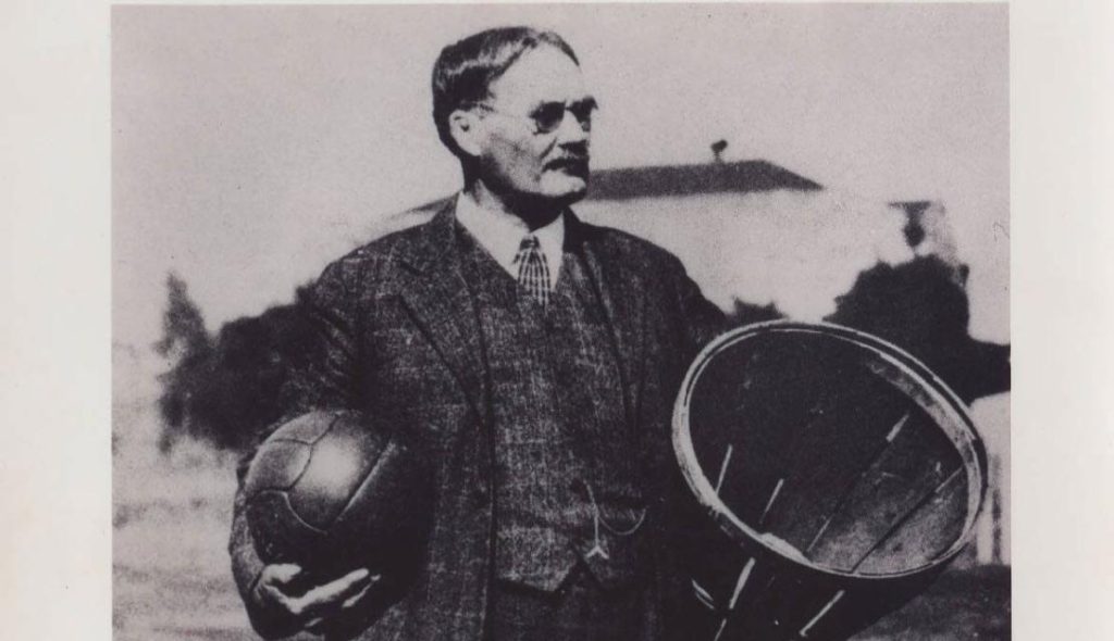 تولد جیمز نایسمیت مبتکر بازی بسکتبال 1 Dr Naismith with peach basket 0 - پایگاه اطلاع رسانی آژنگ