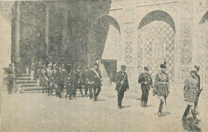 طرح انقراض قاجاریه چگونه تهیه شد ؟ 1 تاجکذاری - پایگاه اطلاع رسانی آژنگ