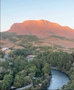 پل تاریخی زمان خان ،زاینده رود و کوه شیراز سامان