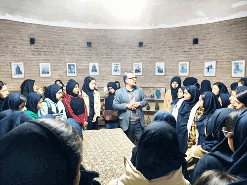 تور گردشگری بازدید دانش آموزان دبیرستانی از آثار تاریخی 3 ورqqqqqqqqqqامین۳ - پایگاه اطلاع رسانی آژنگ