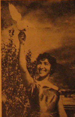 کبوتر باز زن یاسمین - پایگاه اطلاع رسانی آژنگ