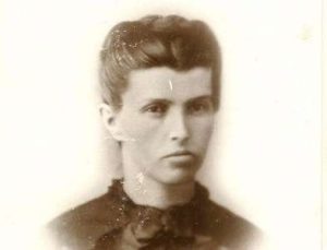 دستگیری اما اسنودگراس در بوستون به دلیل پوشیدن شلوار مردانه!