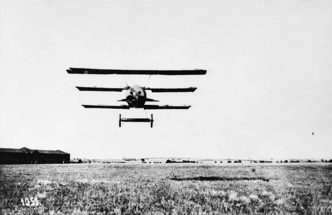 نقش «تکخال» درجنگ جهانی اول 1 خلبان - پایگاه اطلاع رسانی آژنگ