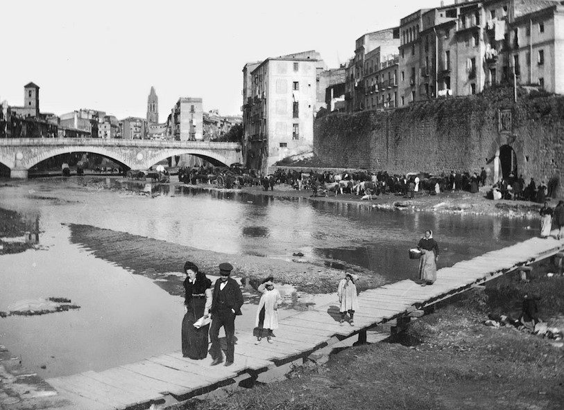 دیوار - پایگاه اطلاع رسانی آژنگ