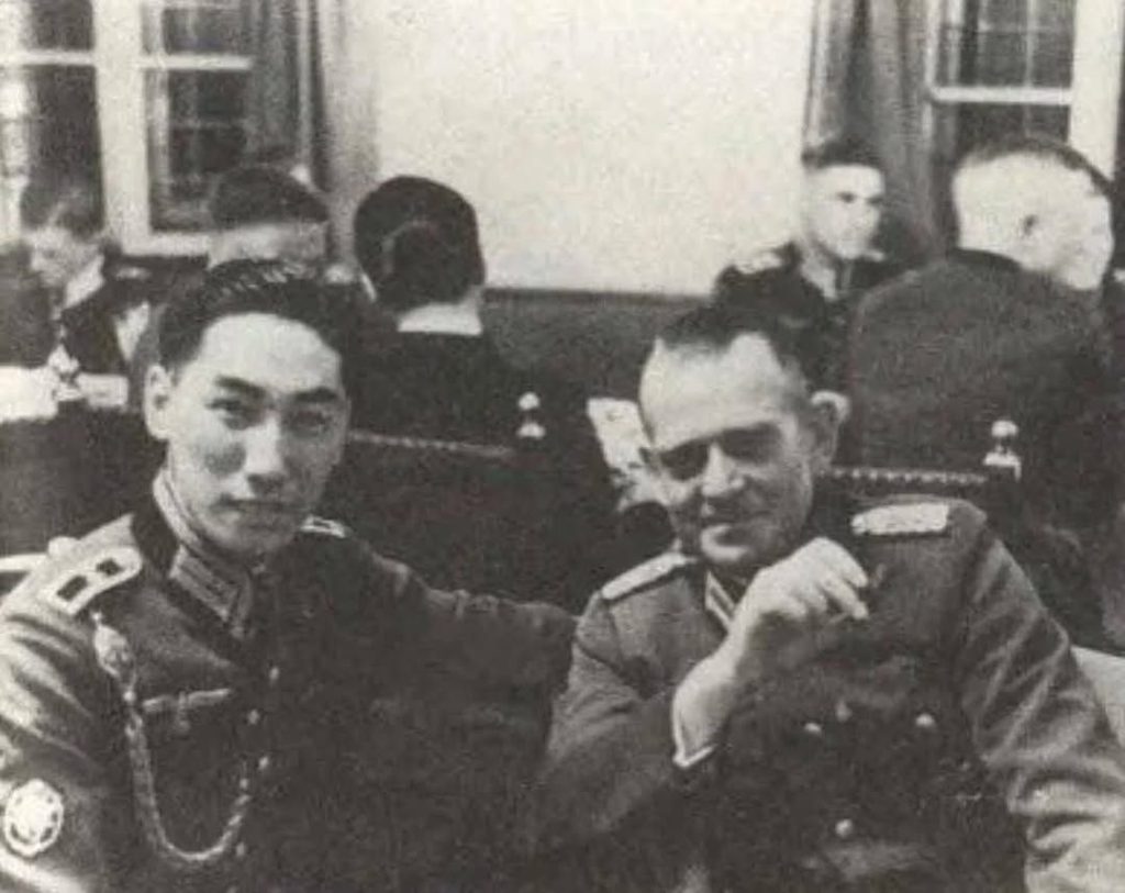 چیانگ وِی-کُو پسر خوانده رئیسجمهور چین (چیانگ کایشک)گذران دوران سربازی در ارتش آلمان نازی 1 سربازی - پایگاه اطلاع رسانی آژنگ