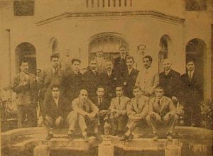 جمعی از مدیران روزنامه ها در سال ۱۳۱۵در منزل علی دشتی