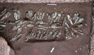 کشف  گنجینه مجسمه تدفینی وحل معمای دیرینه باستان‌شناسی