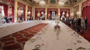 دستگیری متصدی نگهداری ظروف نقره کاخ الیزه به جرم سرقت ظروف نقره!