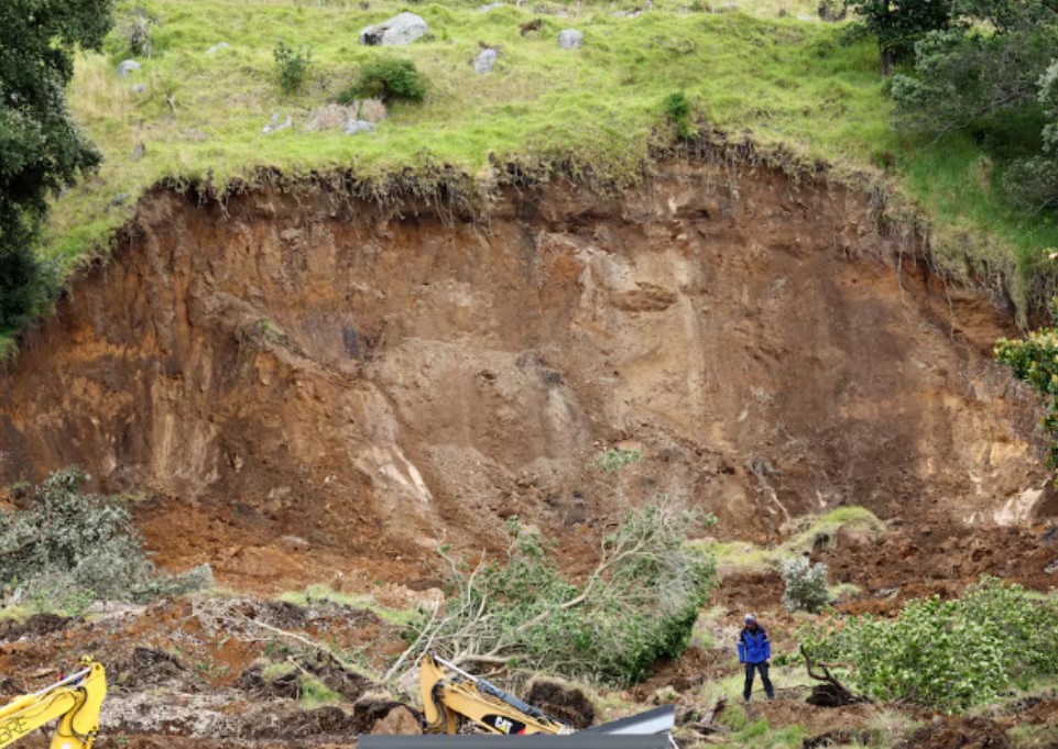 تلاش برای شناسایی قربانیان رانش زمین درنیوزلند 1 رانش زمین - پایگاه اطلاع رسانی آژنگ
