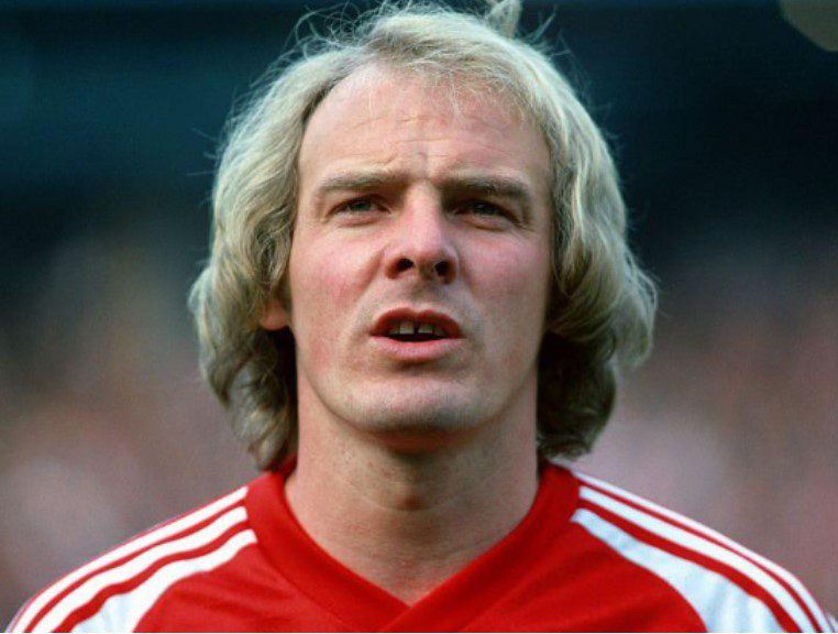 درگذشت تری یوراث،هافبک سابق لیدز و ولز، در سن ۷۵ سالگی 1 یوراث - پایگاه اطلاع رسانی آژنگ