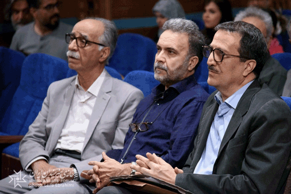 گزارش تصویری نشست بررسی رمانتیسم در شعر معاصر فارسی 2 رمانتdddddddddیسم۲ - پایگاه اطلاع رسانی آژنگ